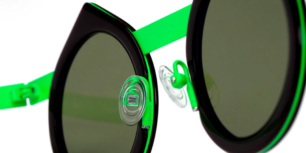 Sabine Be® Be Yin Sun SB Be Yin Sun 197 43 - Shiny Dark Choco / Satin Neon Green Sunglasses